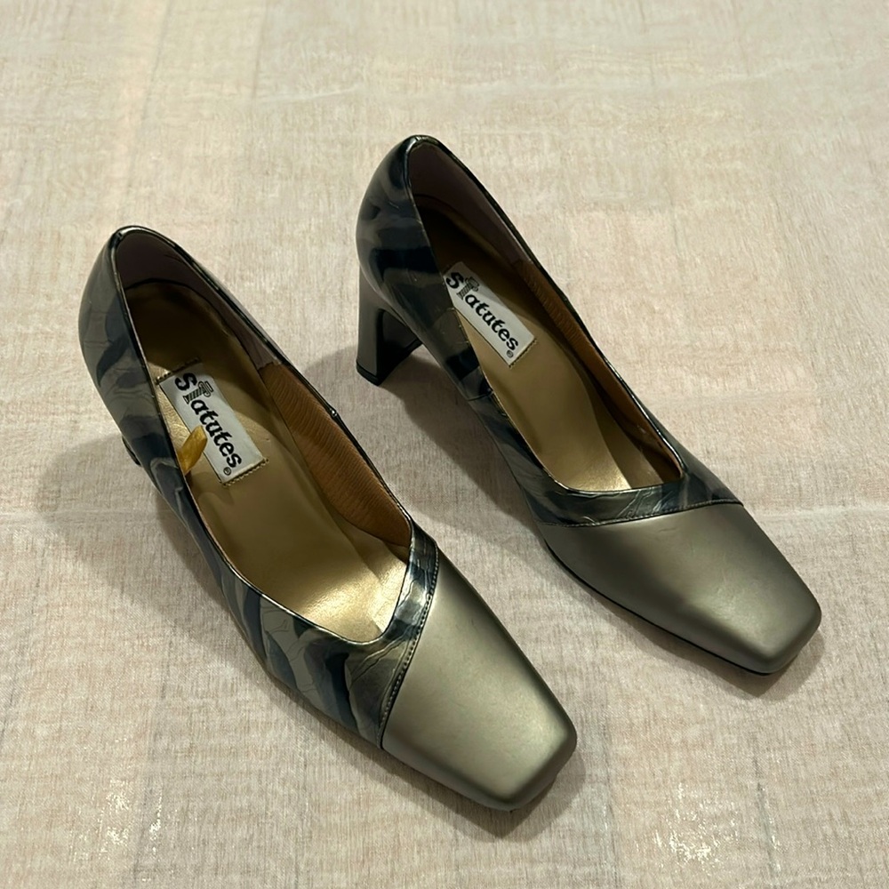 Statutes Women’s Unique Style Heels Grey Design Size 7 Great condition